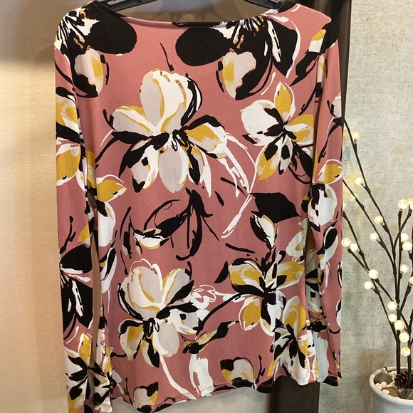 The Limited- mauve colored, floral, poly/ spandex blend beautiful blouse - Picture 6 of 7